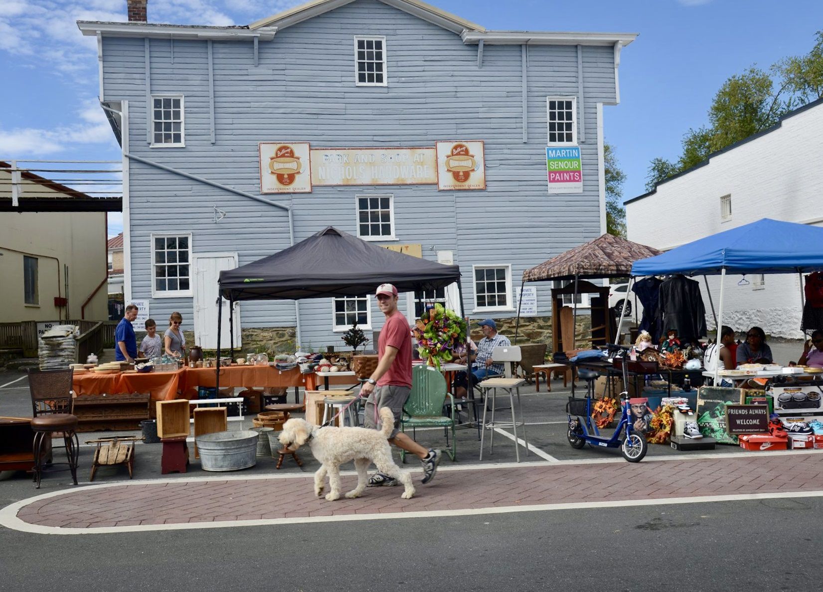 Tag sale photo